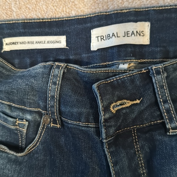 Tribal midrise ankle length jeans. Size 4. Embroidery detail at bottom. - Picture 3 of 6